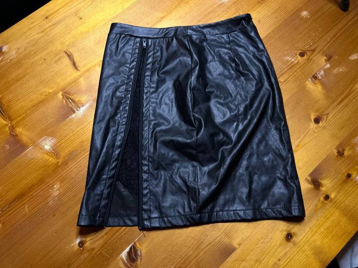 Jupe effet cuir fermeture devant dentelle sexy - photo numéro 2