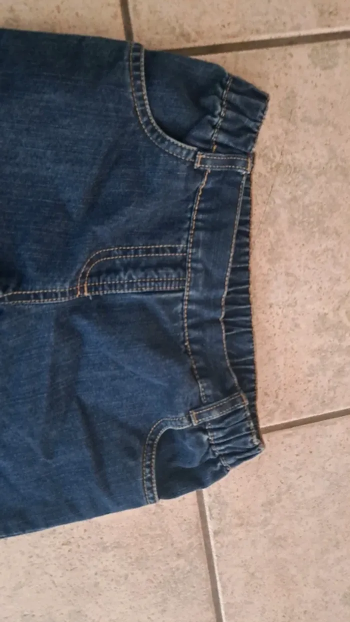Jeans bleu, 9 ans - photo numéro 2