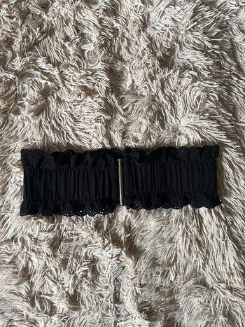 Ceinture noire élastique à volants et broderies