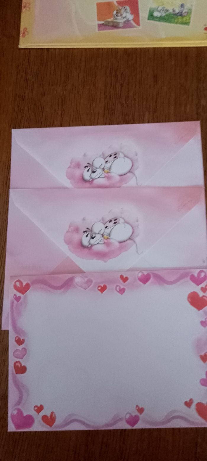 Joli lot diddl et poule papier à lettre+enveloppes et pochette vintage+ répertoire (quelques écritures dedans) poule 6 enveloppes+ 4 feuilles - photo numéro 2