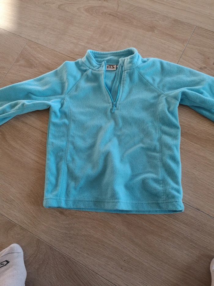 Pull polaire 6ans quasi neuf - photo numéro 2