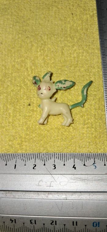 Pokemon figurine