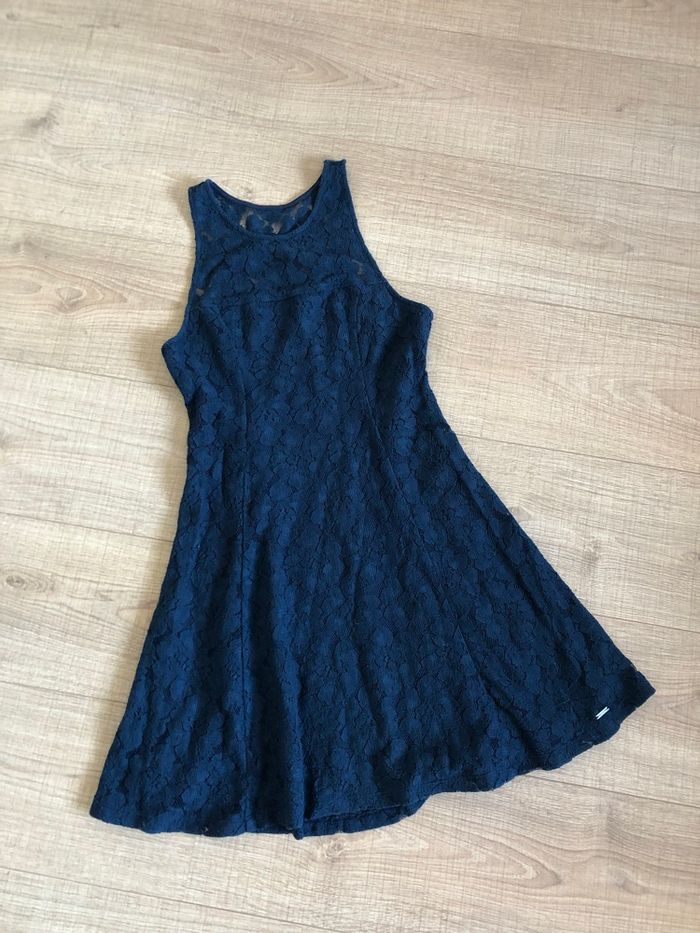 Robe bleue marine en dentelle Hollister taille S état satisfaisant - photo numéro 7