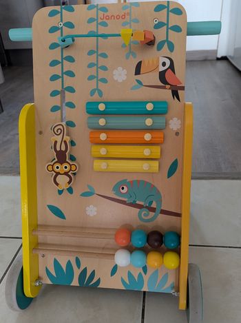 Pousse pousse en bois