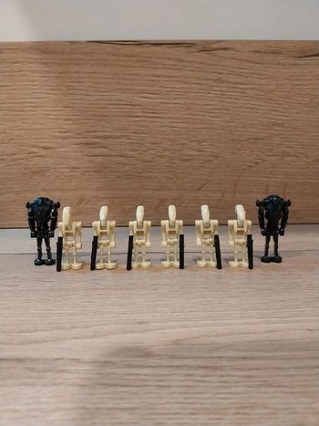 Figurines type lego 6 droides de combats + 2 super droides star wars