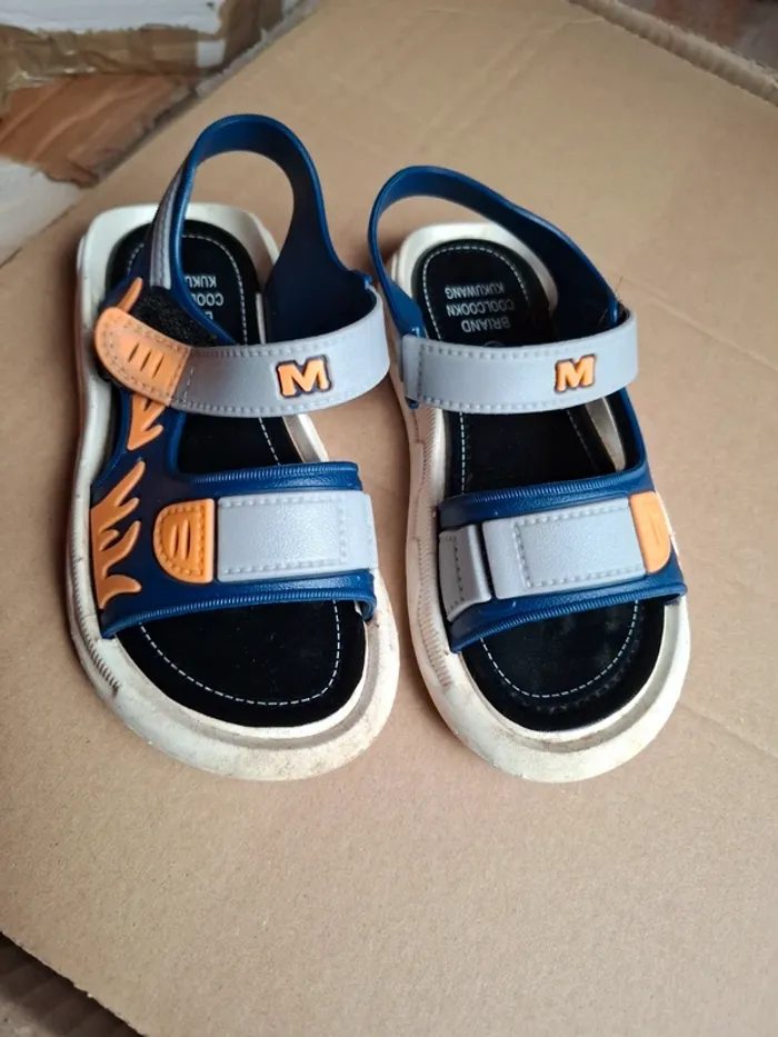Magnifique petite sandalette été enfant pointure 31