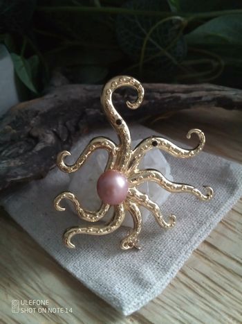 Broche pieuvre perle de culture d'eau douce rose