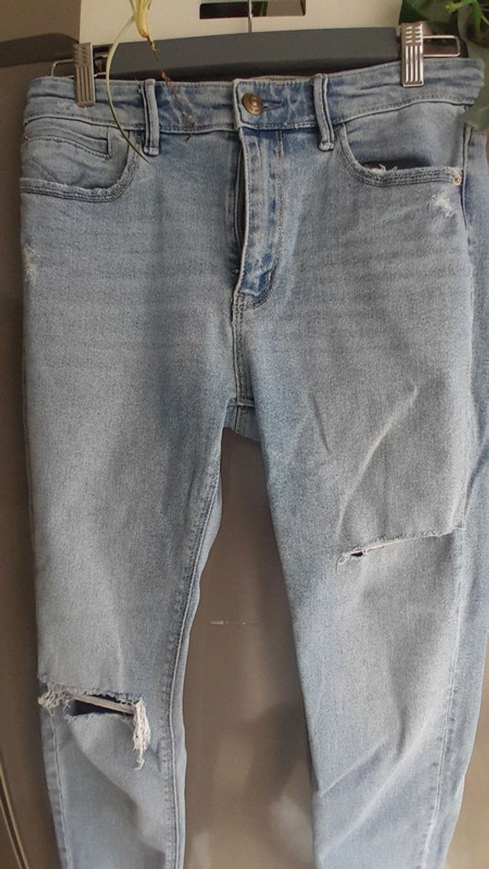 Jeans déchiré, couleur bleu, Taille 40, Marque Stradivarius - photo numéro 2