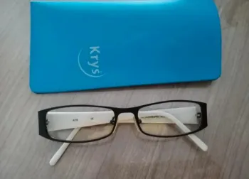 Monture paire de lunettes de vue femme