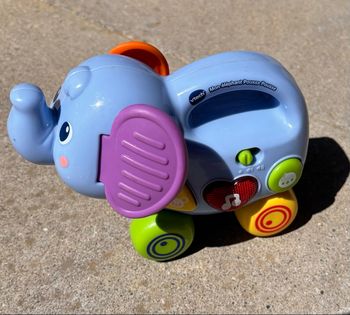 Éléphant pousse pousse VTech