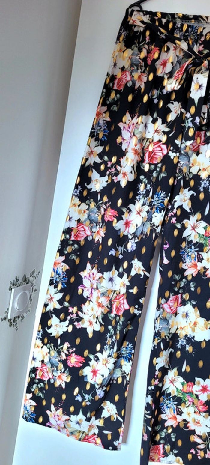 Magnifique Pantalon fluide pattes d'eph noir fleurs et doré Neuf - photo numéro 4
