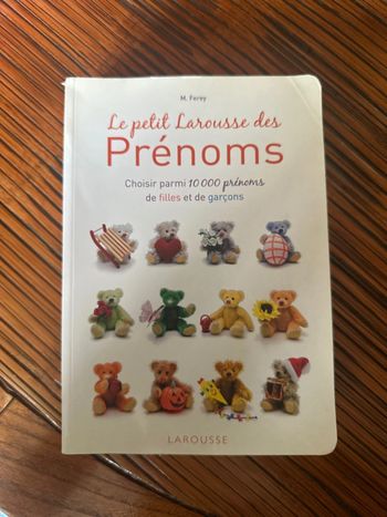 Livre : le Petit Larousse des prénoms