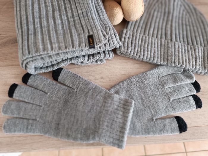 Coffret cadeau Lee écharpe bonnet et gants neuf avec étiquette - photo numéro 3