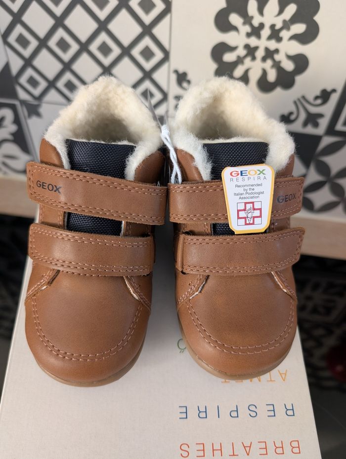 Chaussures fourrés garçon. Conseillé par les podologues. Taille 22. Neuf. Geox.