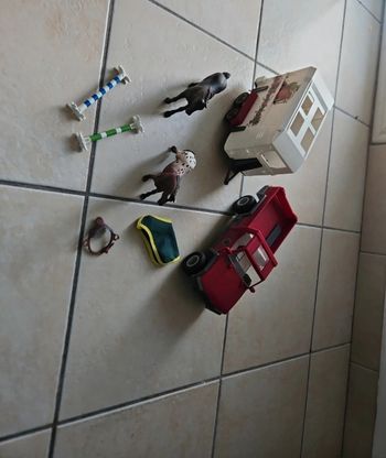 Lot véhicule + van + 2 chevaux Schleich