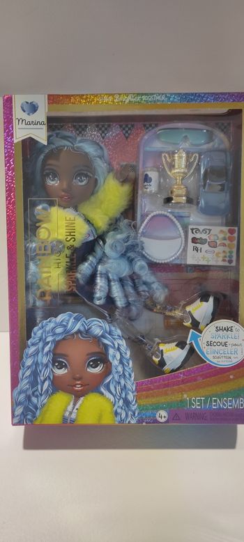 Poupée rainbow high marina