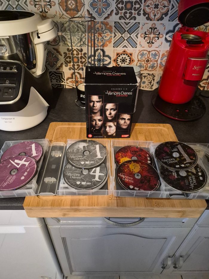 Collection intégrale de la série Vampire Diaries en DVD - photo numéro 2