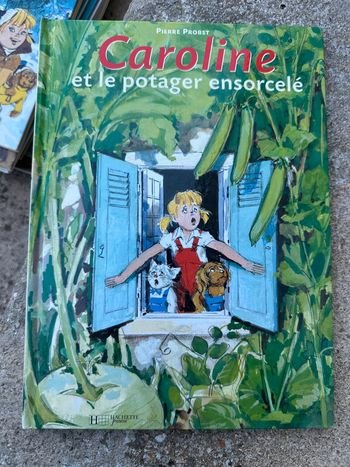 Beau livre traditionnel vintage bd Caroline et le jardin potager ensorcelé