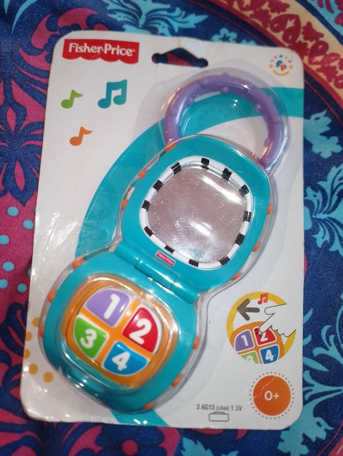 Téléphone 1er âge Fisher Price neuf