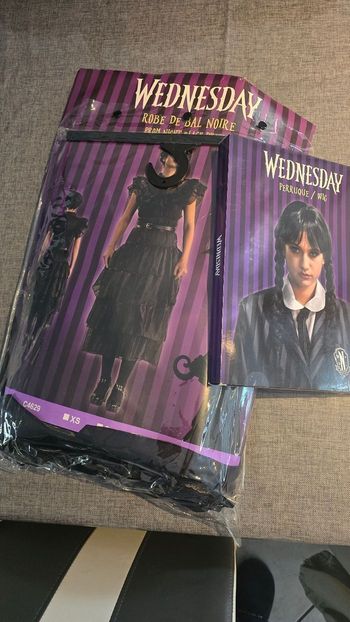 🥰🩷Déguisement mercredi ,famille Adams taille M 🥰🩷