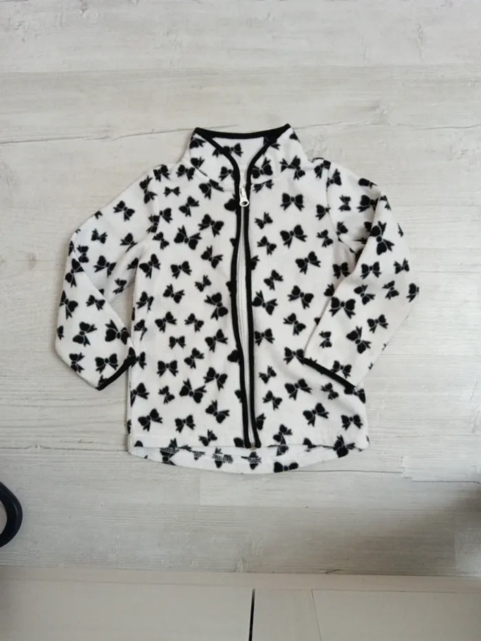 Polaire zippée blanche et noire 4 ans