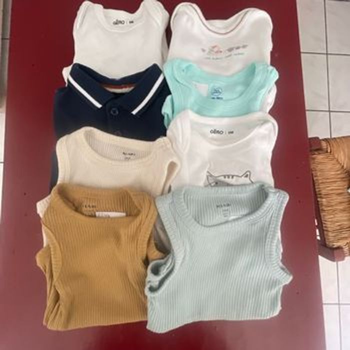 Lot de 8 bodies 6 mois