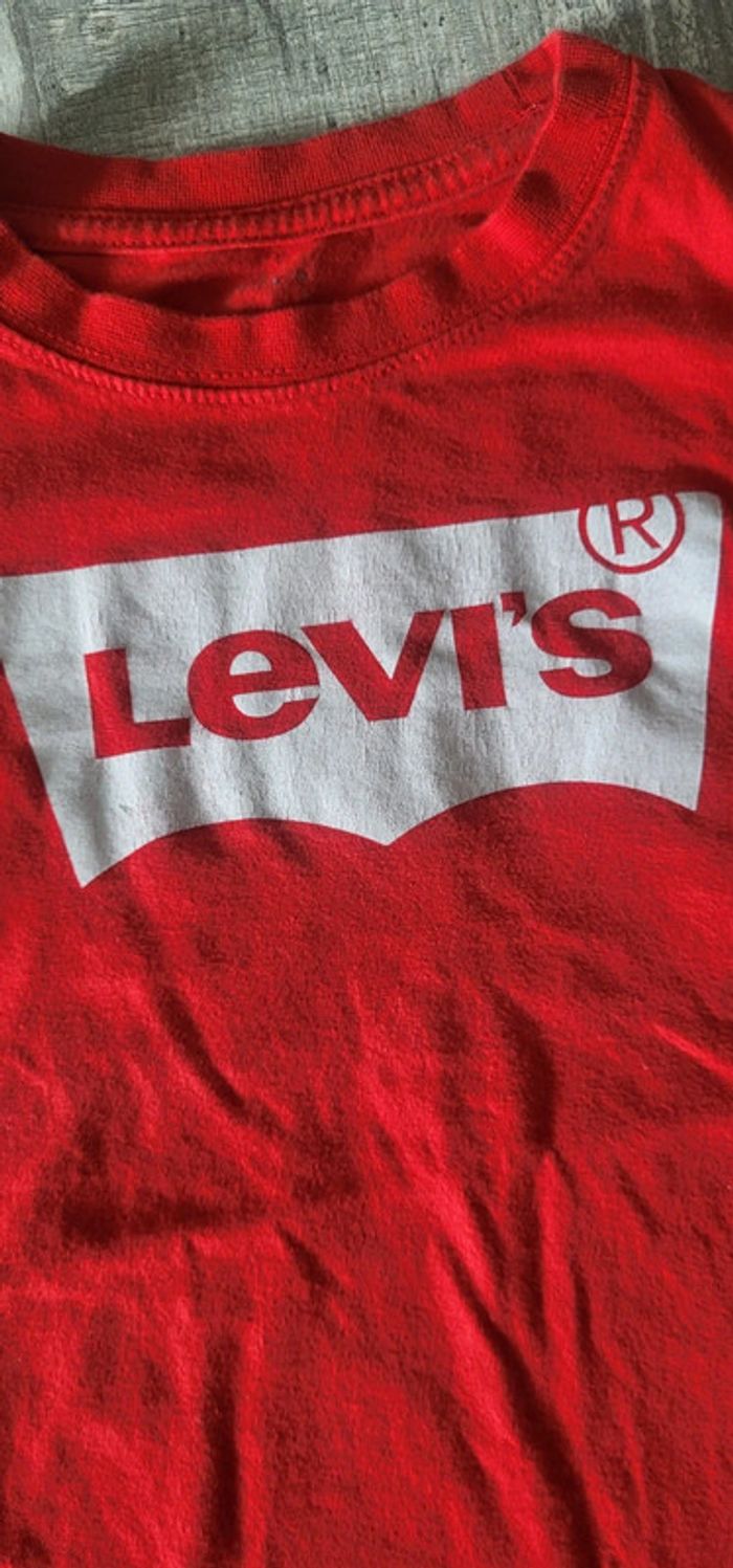 Tshirt levi's rouge - photo numéro 2