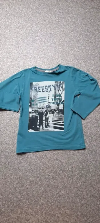 T-shirt marque 3 pommes 
Taille 4/5 ans 
Très bon état