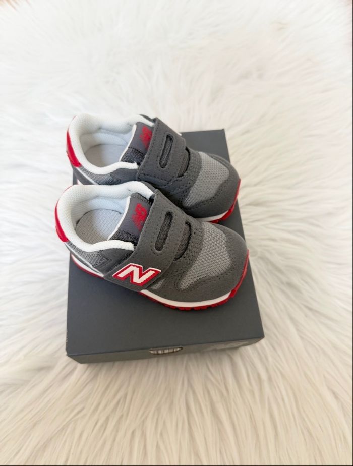 Baskets New Balance bébé – Taille 20,5 – gris/rouge – Neuf avec étiquette - photo numéro 10