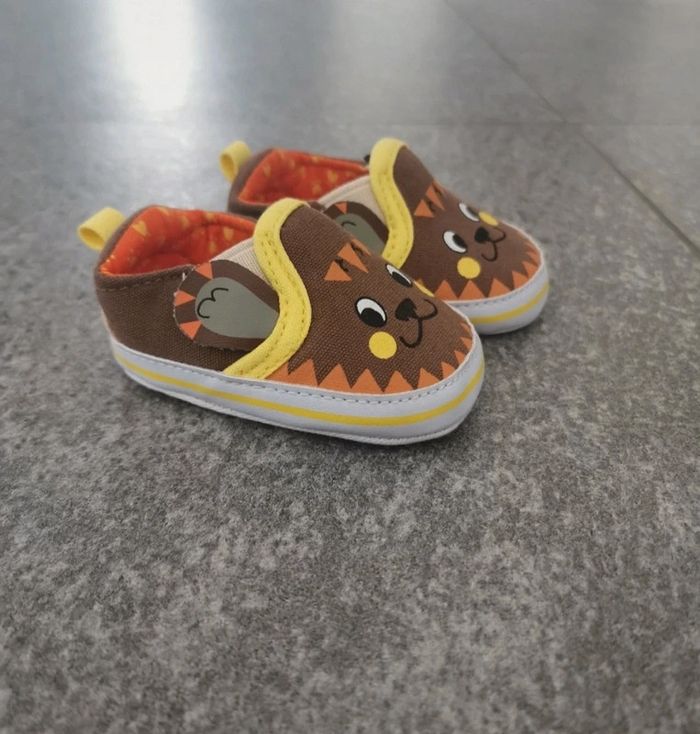 Chaussures bébé 0/6 mois neuves - photo numéro 2