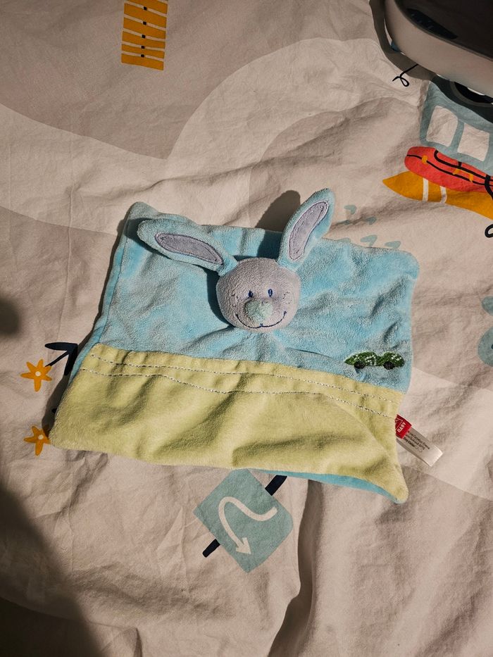 Doudou lapin bleu