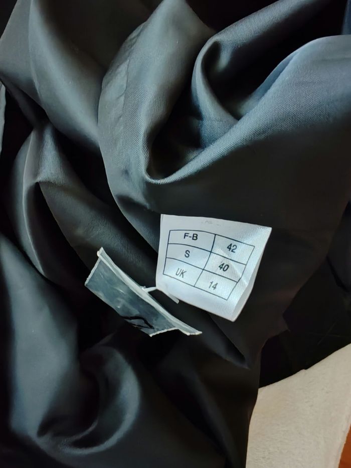 Petite robe noire chic - photo numéro 7