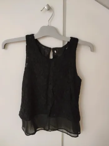 Haut débardeur en dentelle noir