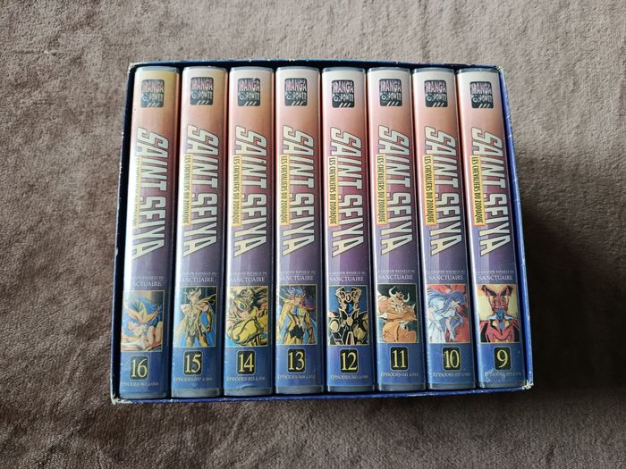 A saisir, coffret collector VHS  " saint Seiya " ( bien lire svp )