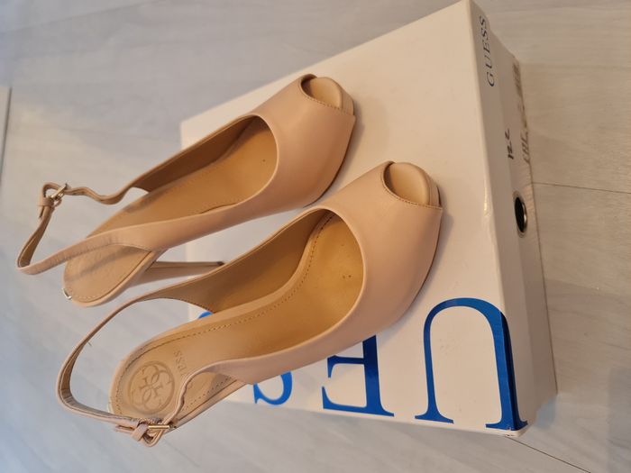 Sandale à plateforme nude Guess Pointure 37