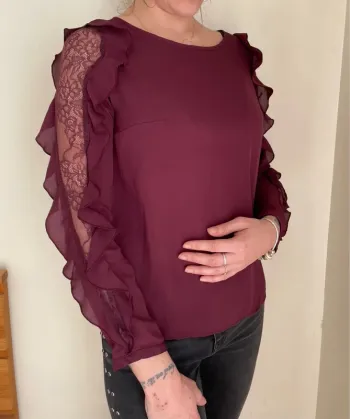 Haut blouse dentelle et volant