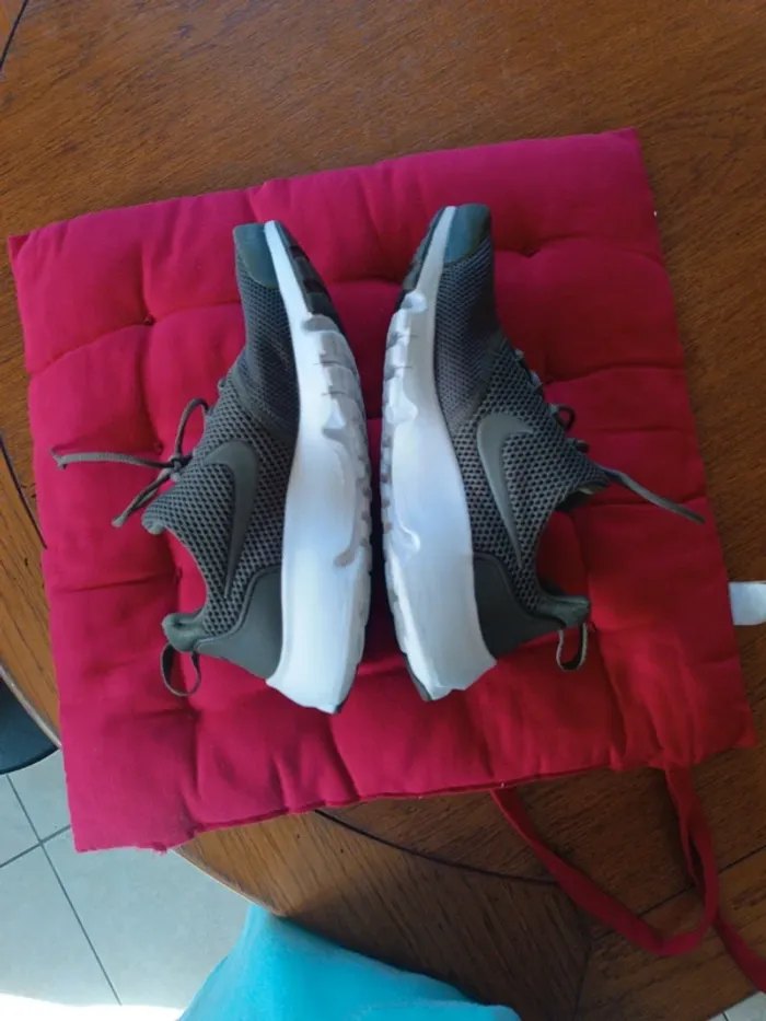 Sneakers kaki Nike 37.5 - photo numéro 4