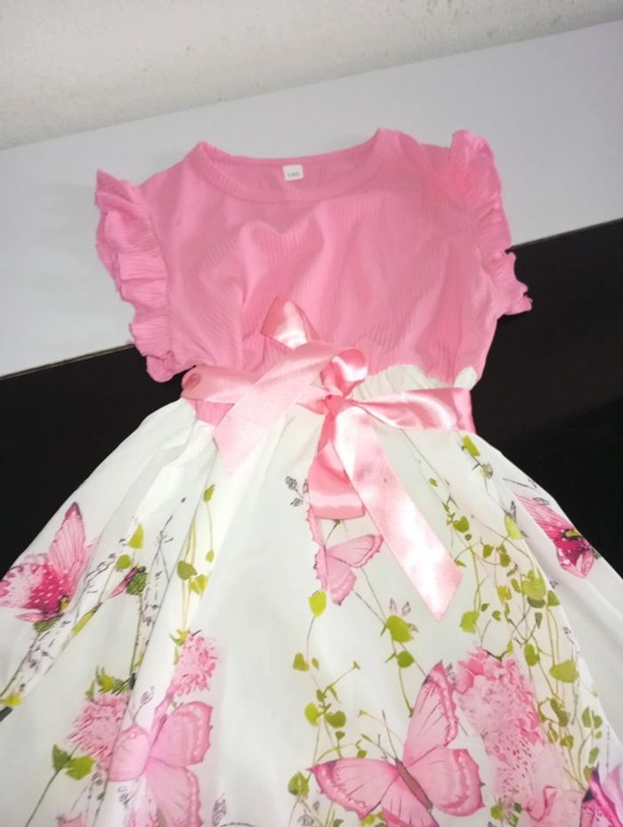 Jolie robe neuve rose - photo numéro 2