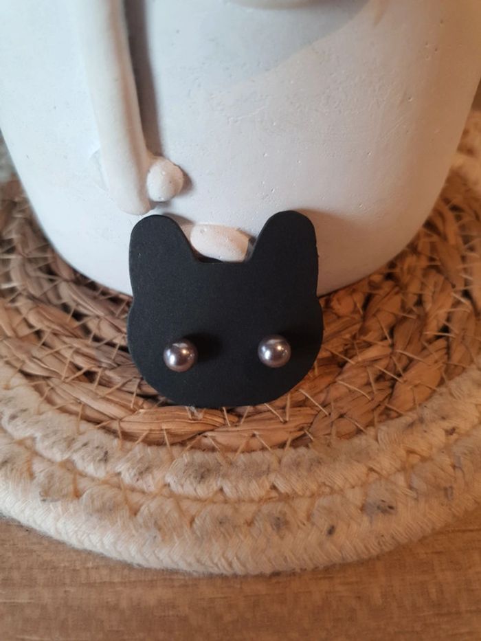 Neuf > Boucles d'oreilles à tige en perles d'eau douce grises - photo numéro 2