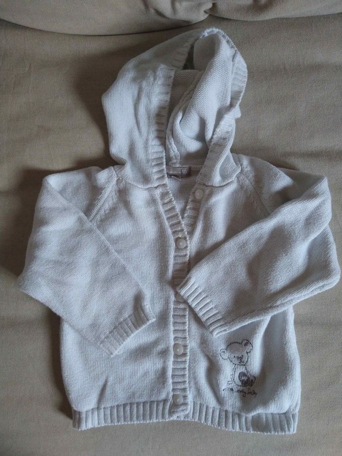 Gilet marque grain de blé taille 6 mois en très bon état