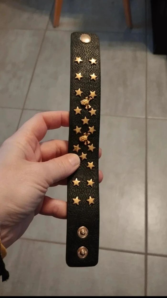 Bracelet noir pression avec étoiles et tête de mort doré - photo numéro 7
