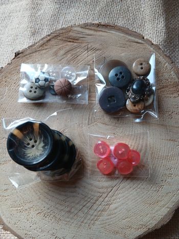 Lot de 4 sachets de boutons