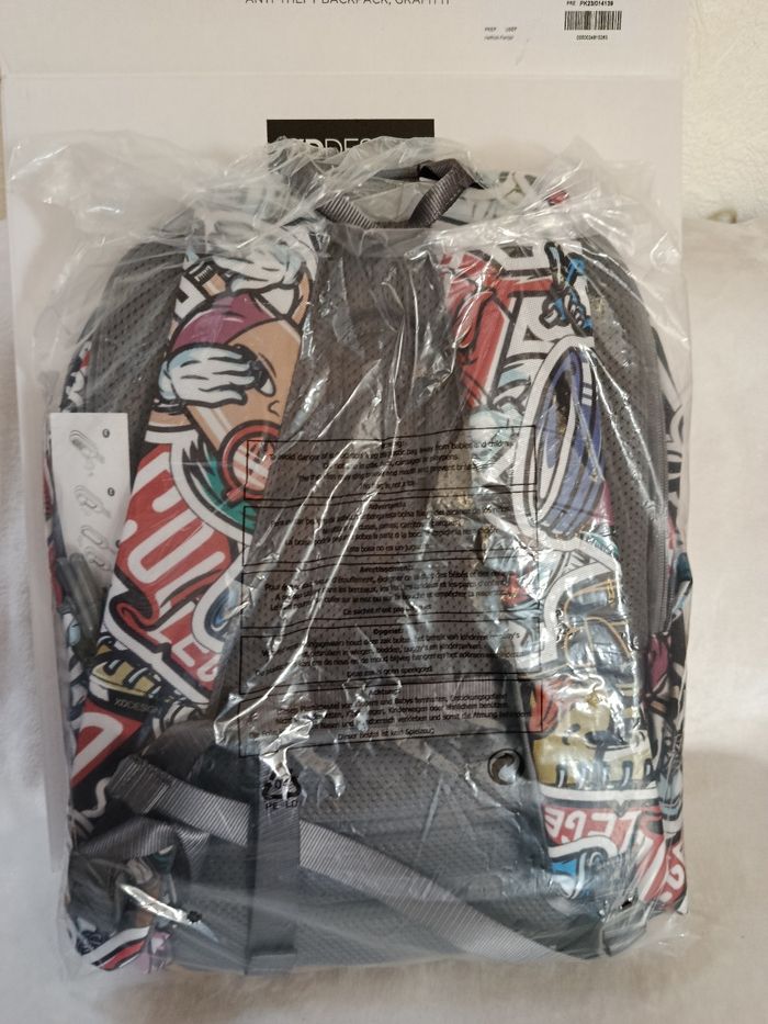 Cadeau doublon : A saisir, Sac a dos " design graffiti"  ( bien lire merci) - photo numéro 4