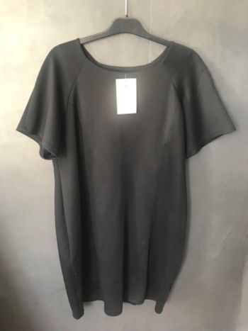 Robe noire neuve