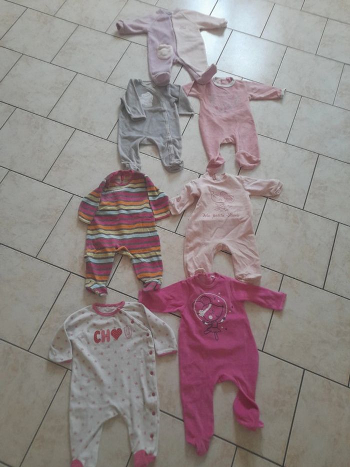 7 pyjamas 6 mois