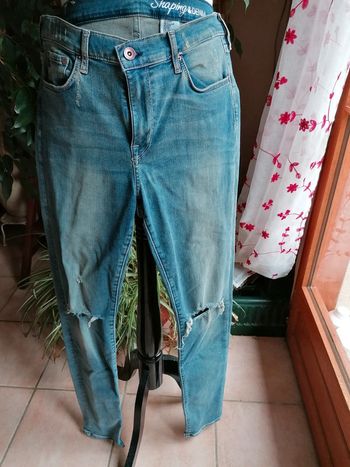 Jeans délavé troué genoux tbe. T40 h&m