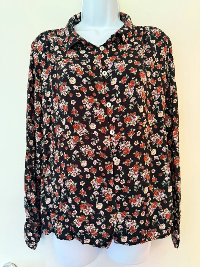 Chemise noire fleurie Mango