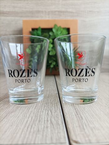 Lot 2 petits verres Rozes