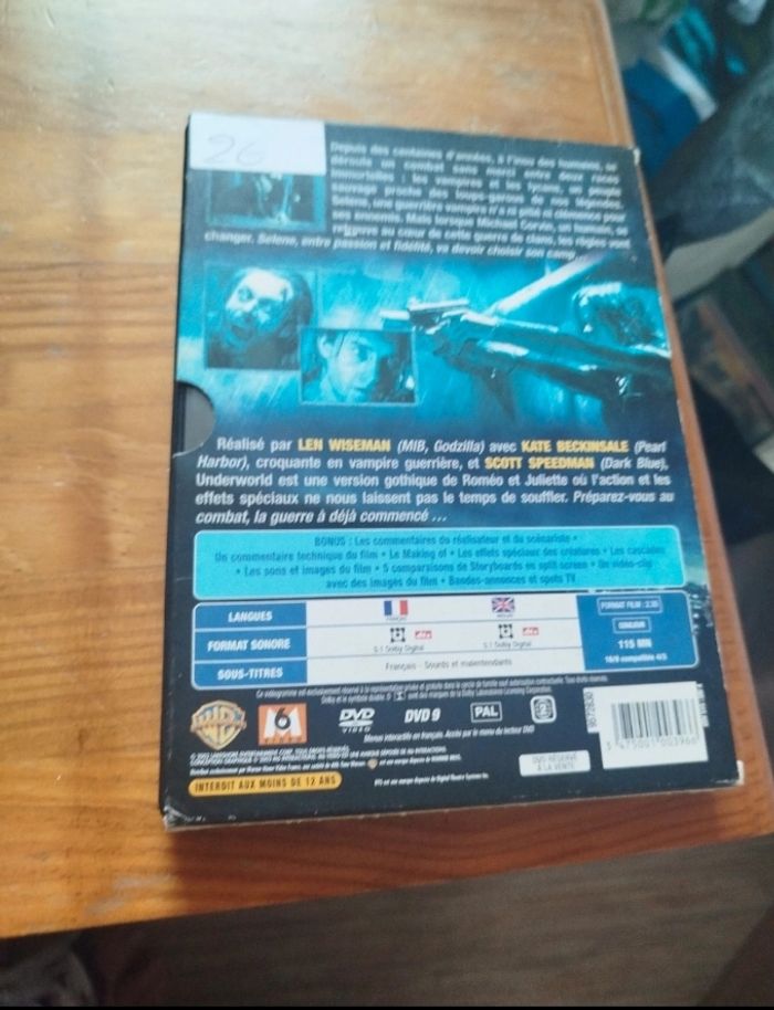 DVD Underworld alors on a la boîte du DVD il y a deux CD - photo numéro 2