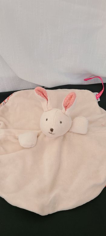 DOUDOU LAPIN ROSE CLAIR DU PAREIL AU MEME ROND FLEURS PELUCHE FLOWER DPAM